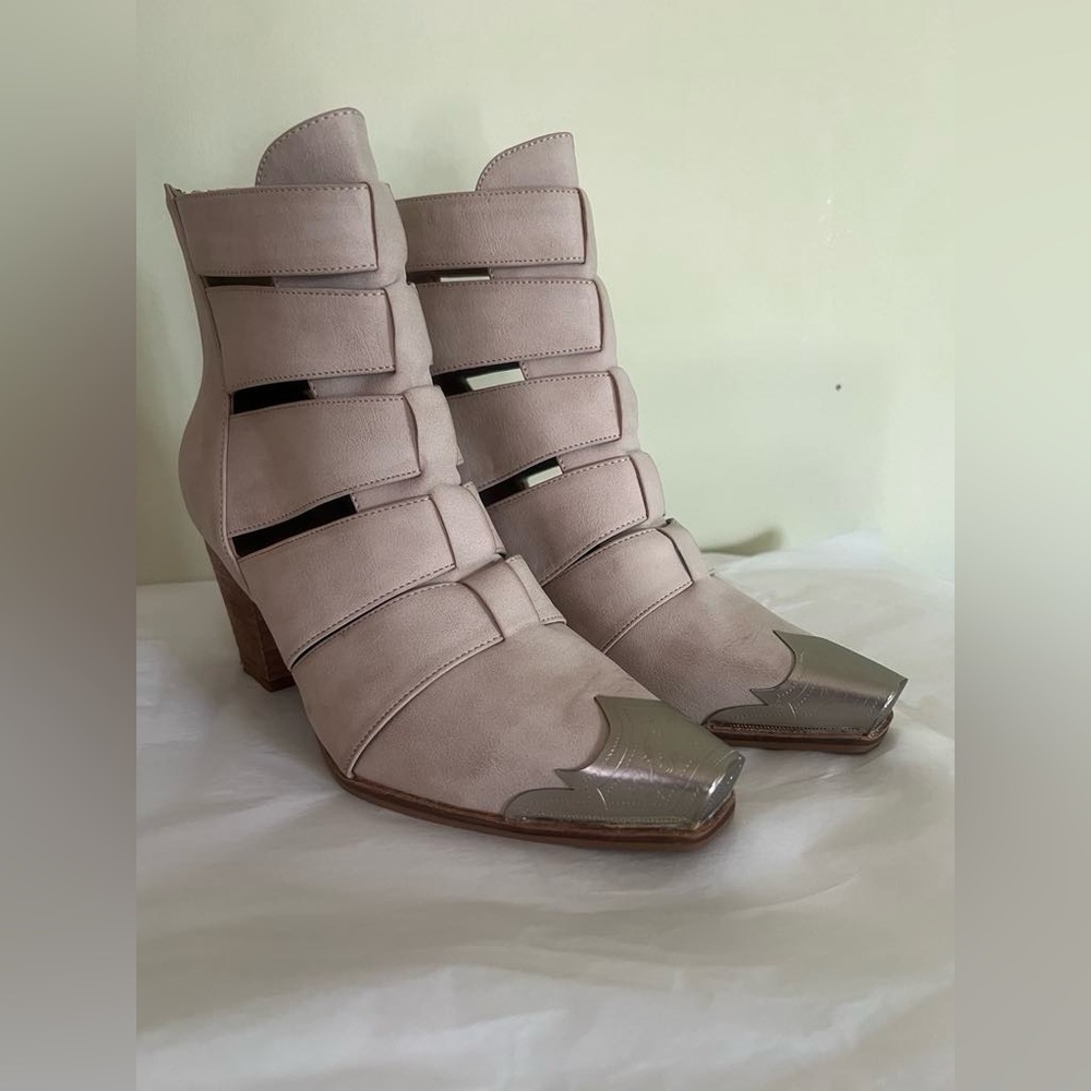 7.5 Western Style Shoes
